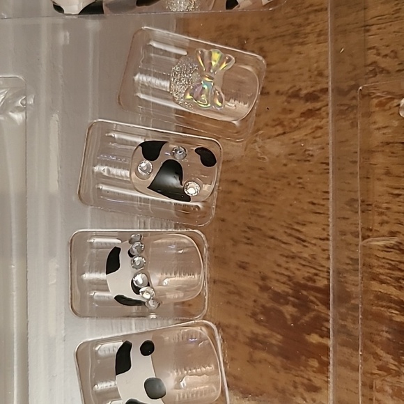 2/$16 3D Bows, Rhinestone, & Cow Press On Nails - Picture 9 of 9